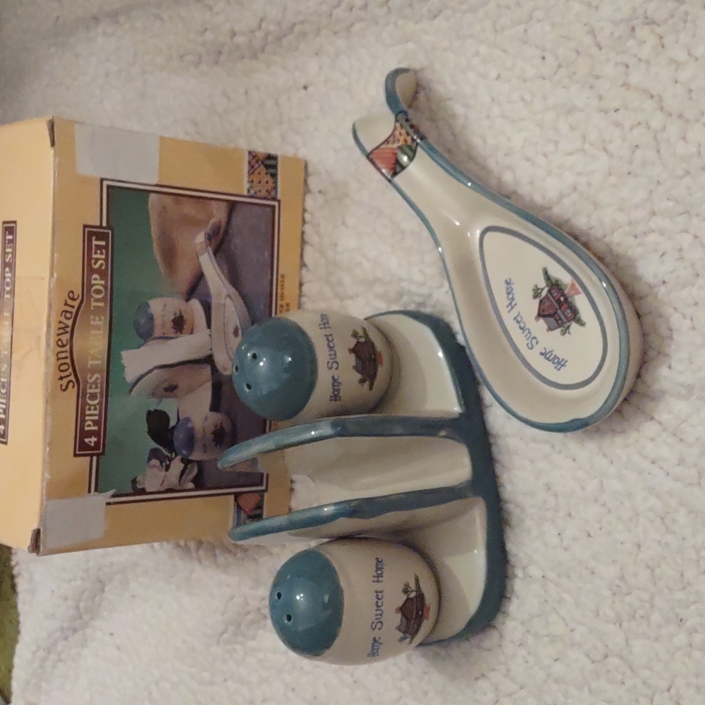 New vintage stoneware 4 piece table top set